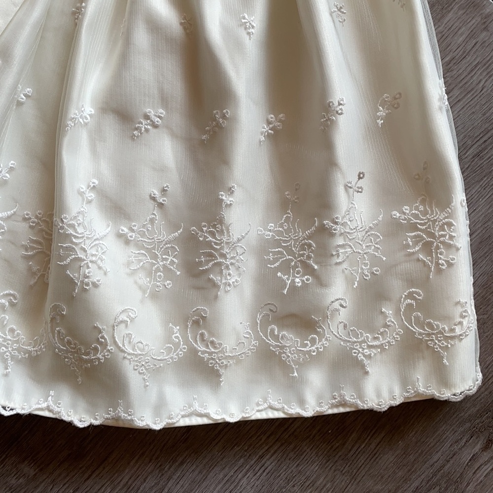 ❌SOLD❌ Princess Faith Girl’s Cream Ivory Front Bow Sleeveless Dress Size 4 - Picture 3 of 14